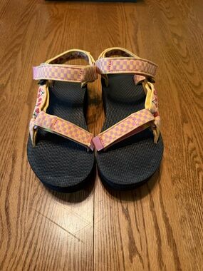 Teva Flatform Platform Cherry Pattered Sandals 8